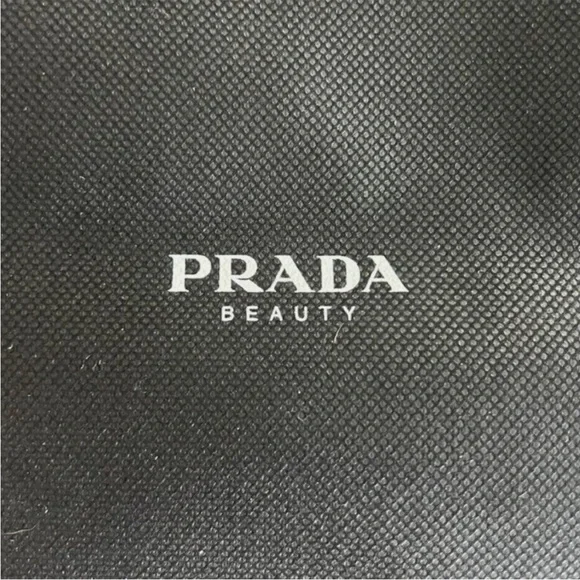 Prada - Picture 5 of 8